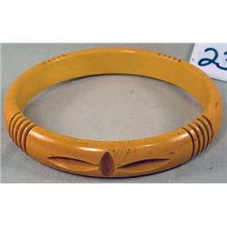CARVED BAKELITE BANGLE BRACELET - TESTED