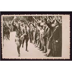 WW2 NAZI GERMAN ADOLF HITLER PHOTO - CROWD SALUTIN