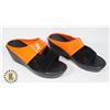 Image 1 : WOMEN'S HEELED FLIP FLOPS