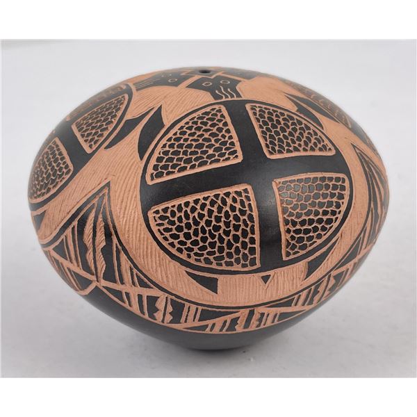 Sgraffito Acoma Pueblo Indian Pottery Turtle Vase