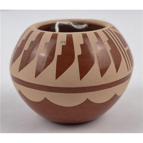 Carole Grace Loretto Jemez Pueblo Indian Pot