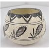 Image 2 : Native American Indian Pottery Vase Pot
