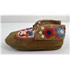 Image 2 : Cree Native American Indian Beaded Moccasins