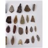 Image 3 : Collection of Ancient Indian Arrowhead Points #3