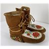 Image 2 : Cree Native American Indian Beaded Moccasins