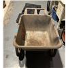 Image 2 : Rubbermaid Roller Bin
