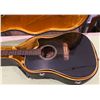 Image 2 : Fender La Brea Electro-Accoustic Guitar w/ Hard Case