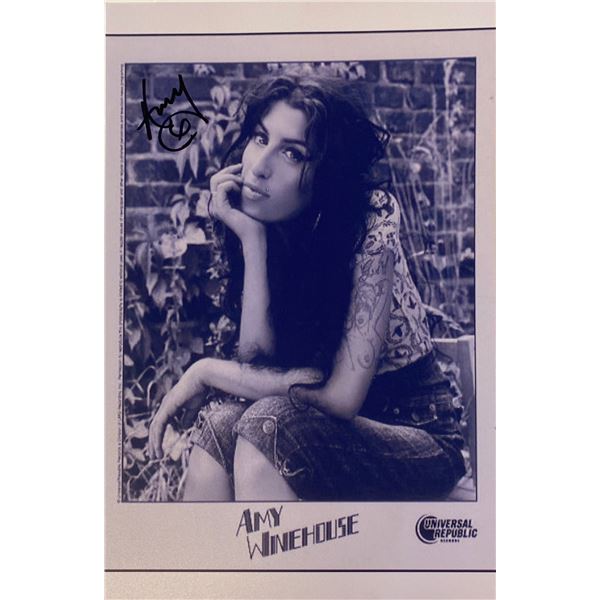 Autograph Signed Amy Winehouse Photo