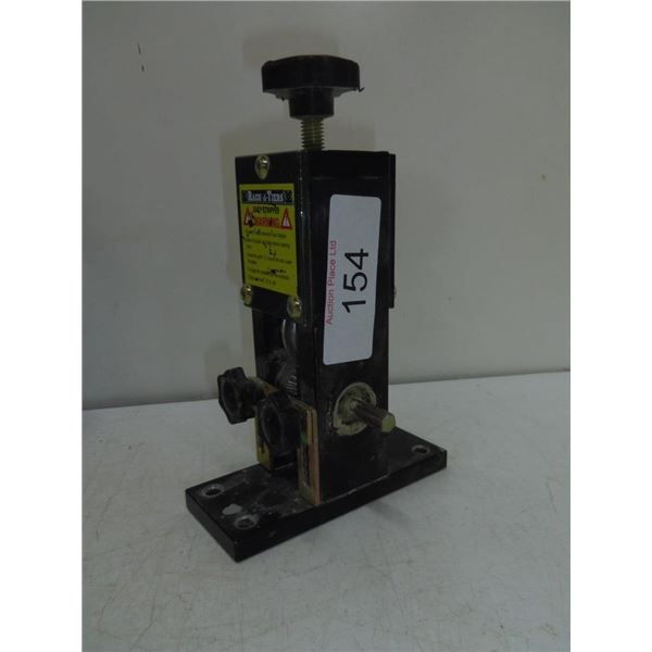Back A Tiers Easy Wire Stripper