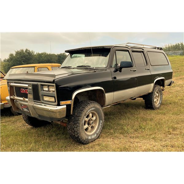 1990 GMC Suburban 1/2 ton, 4x4 350 automatic, 6  lift, Fully Loaded , HAS A RESERVE