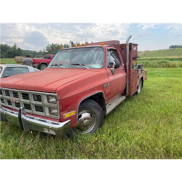 1981 GMC 1 ton, dually 2 wheel drive, 454,4 speed, welding truck , Has a reserve.