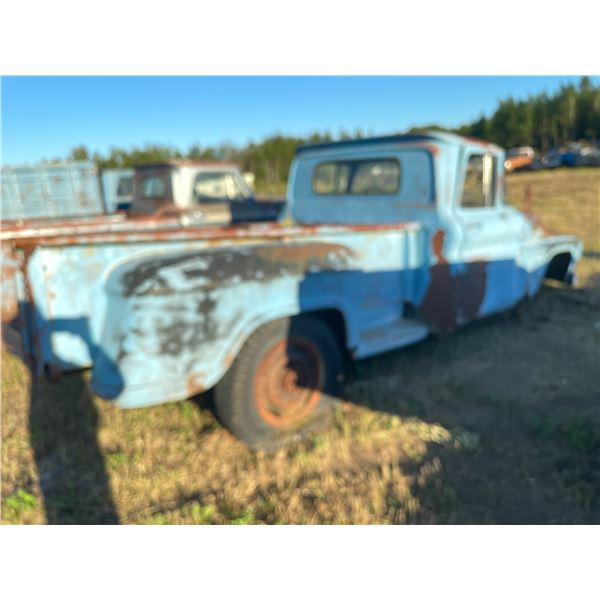 1960 GMC 3/4 ton, 6 cylinder standard