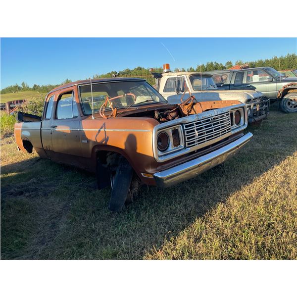 1976 Dodge Extended cab, st box, 4 x 4 , bird bath hood