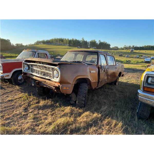 1979 Dodge 2500 , 4 x 4 , crew cab, short box. 360 , 4 speed