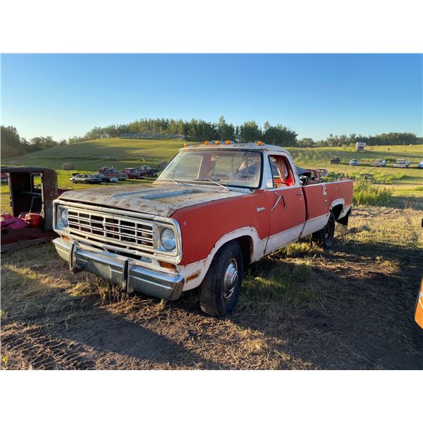 1975 Dodge 3/4 ton, 2 wheel drive, 360 4 speed