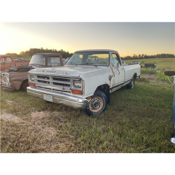 1987 Dodge 1/2 ton, 4 x 4 , V8 standard