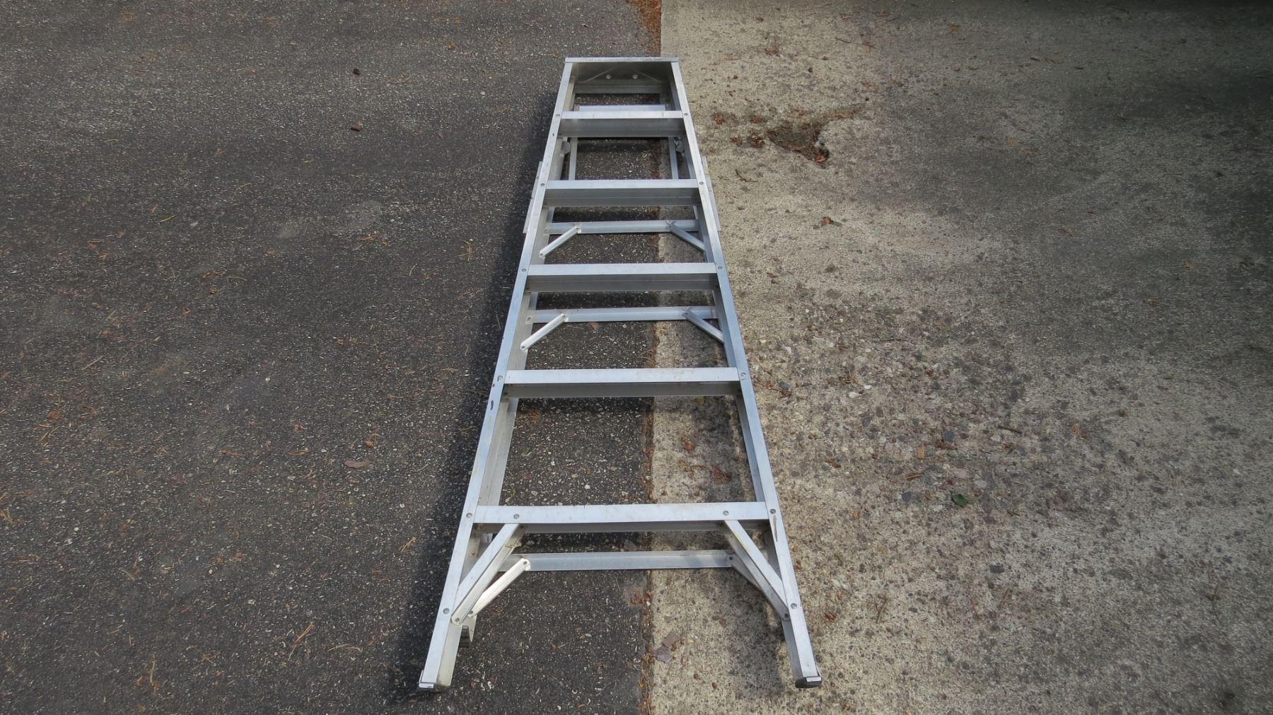 6 ft aluminum ladder