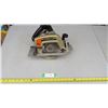 Image 1 : Black & Decker 7.25" commercial saw - working