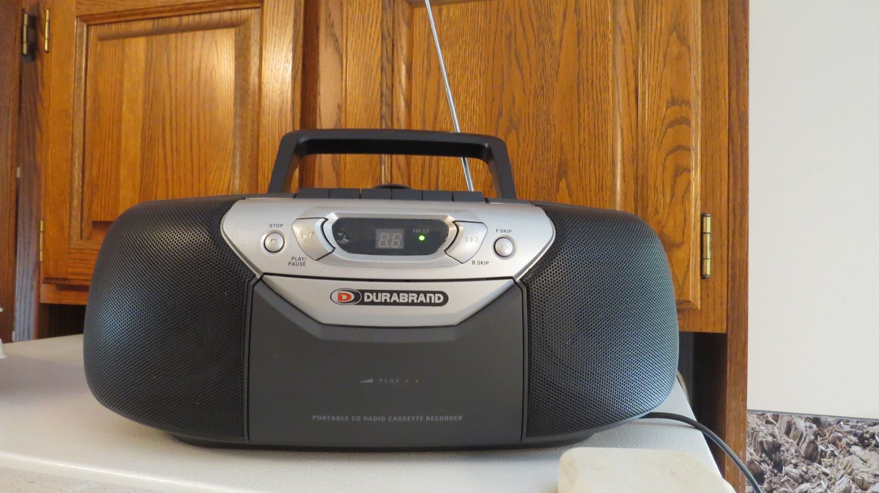 Durabrand radio CD cassette player