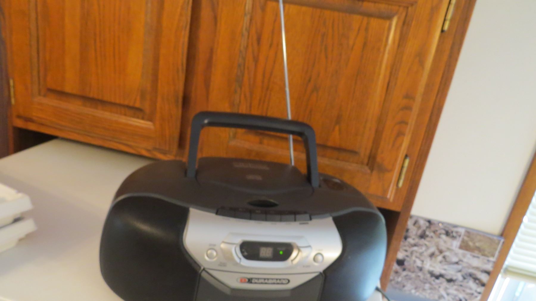 Durabrand radio CD cassette player