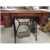Image 2 : Singer Treadle Sewing Machine
