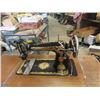 Image 3 : Singer Treadle Sewing Machine