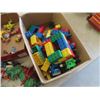 Image 2 : Lego Figurines + Blocks - Mix of Vintage