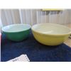 Image 3 : Set of 4 Pyrex Mixing Bowls - 4 Colors