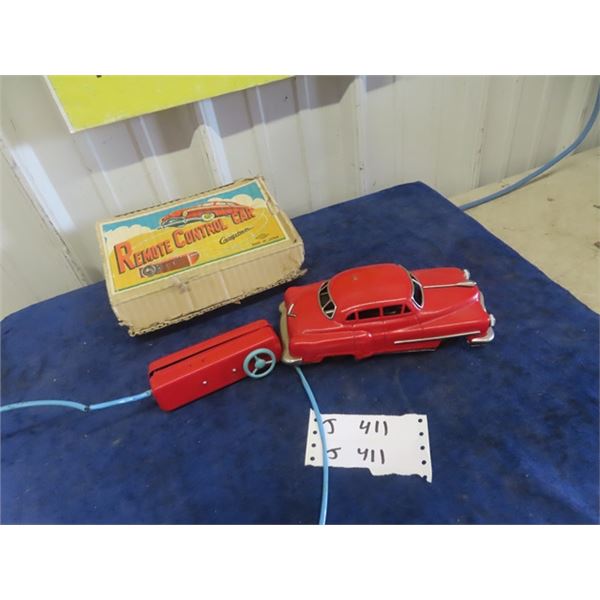 Cragston Pressed Metal Remote Control Car with Box 8" x 3" x 4"