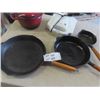 Image 3 : 3 Cast Frying Pans, Kitchen Aid Pot & Waffle Maker