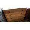 Image 2 : 4 Drawer Dresser 44" t x 40" w x 20"