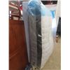 Image 4 : Sealy Posturpedic Mattress + Box - Queen Size