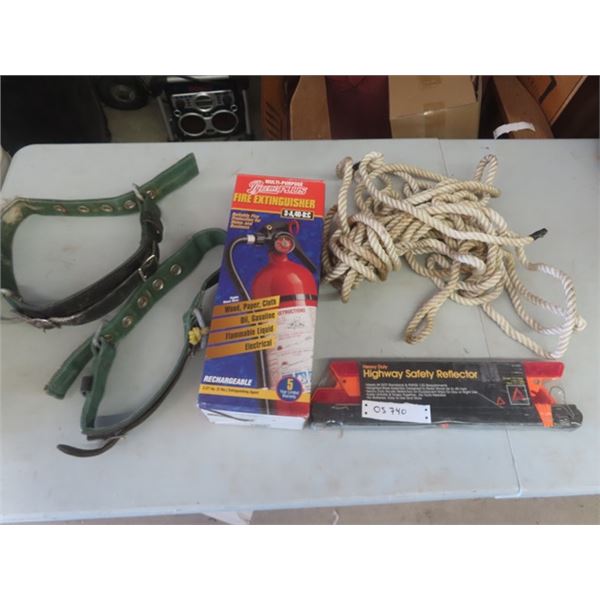 New Fire Extinguisher, 2 Safety Belts, Highway Reflectors, Rope