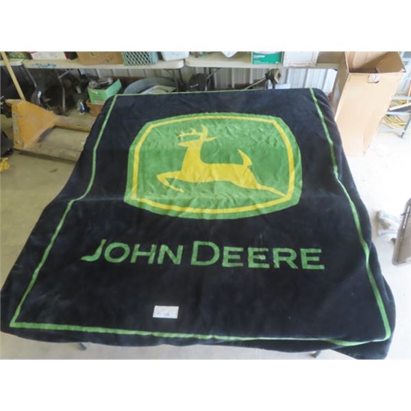 John Deere Blanket 6' x 7'