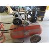 Image 2 : Portable Air Compressor with Hose
