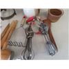 Image 2 : Wooden Utensils, Mixer, Juicer plus more