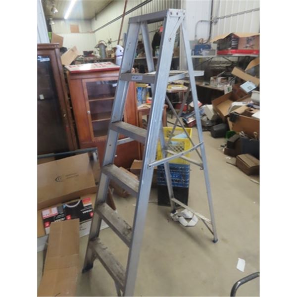 Aluminum 6' Stepladder