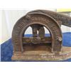 Image 2 : Antique Cast Iron Lorillards Tobacco Cutter