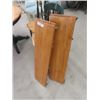 Image 4 : Pedestal Table 28" x 40" with (2) 10" Leaves & 4 Chairs