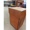 Image 2 : Butcher Block Island 32" X 20" x 20"