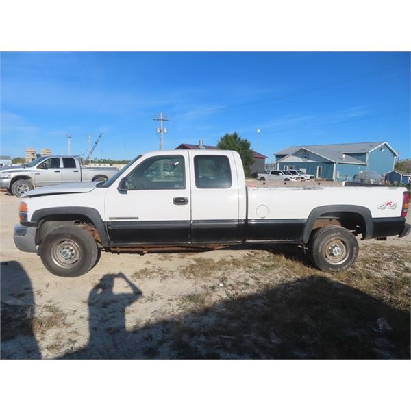 04 GMC Sierre 2500 HD Vortex 6.2L Gas Auto Trans 4x4 Ext Cab - Has TOD - Write Off Due to Gas Spill 