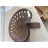 Image 2 : 2 Metal Implement Seats