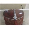 Image 2 : Vintage International Truck Grill