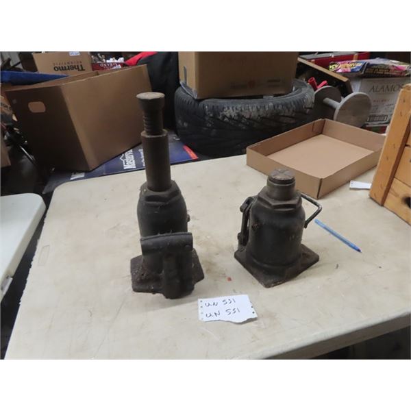 2 Hydraulic Jacks