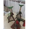 Image 4 : 4 Stabilizing Jacks & Hydraulic Bottle Jack