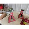 Image 4 : 4 Stabilizing Jacks & Hydraulic 12 Ton Bottle Jack