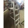 Image 2 : Aluminum Step Ladder & 2 Aluminum Steppers