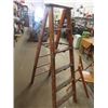 Image 3 : Wooden Step Ladder & 2 Wooden Folding Chairs