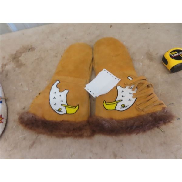 Never Worn Leather Beaded Mitts