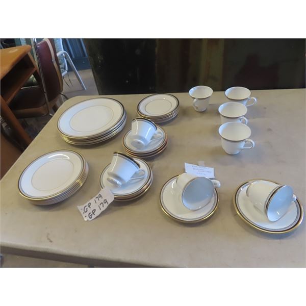 34 Royal Doulton Dinnerware